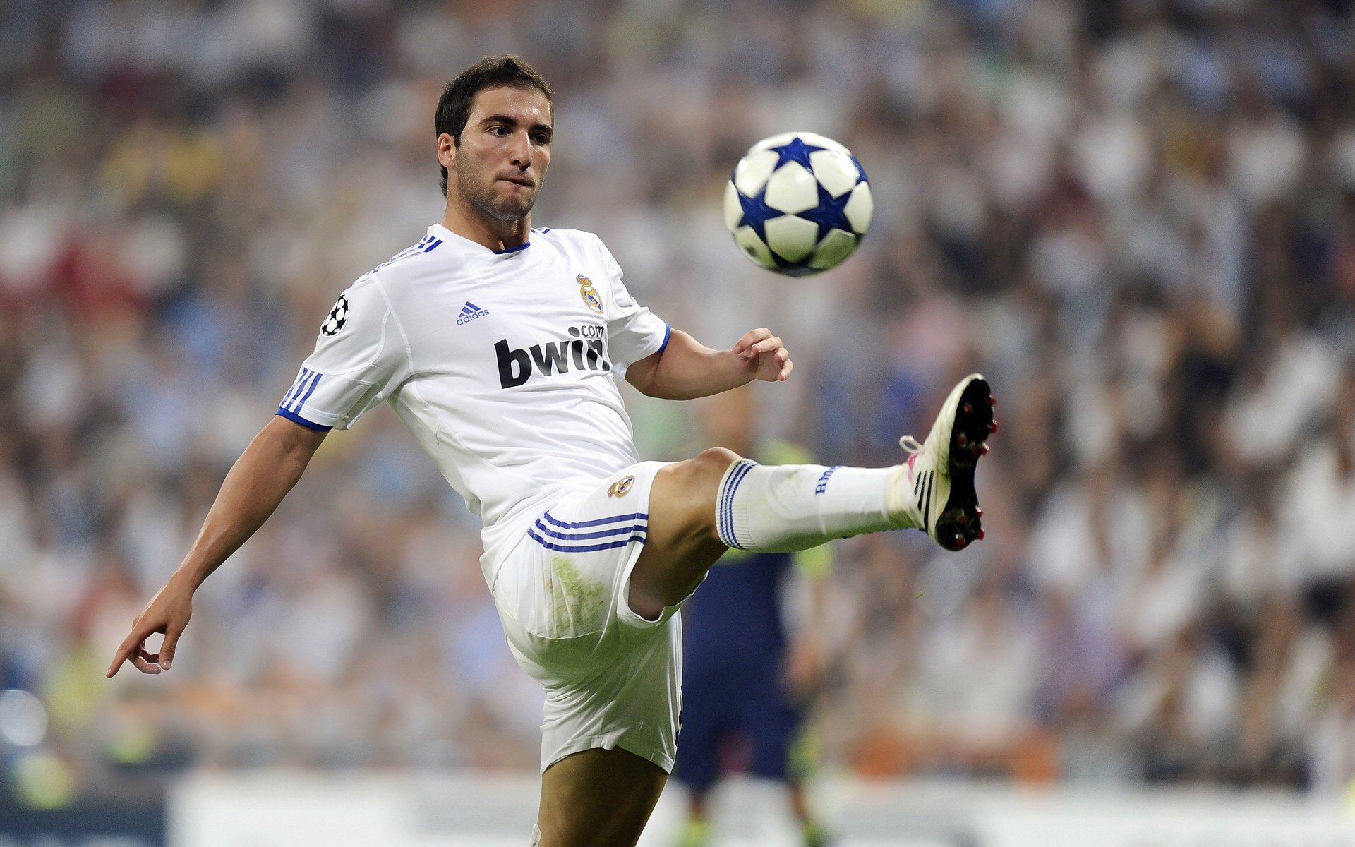 九游游戏中心官网-德甲球队高强度对抗中体能消耗与技术失误关联，德甲球员速度排名